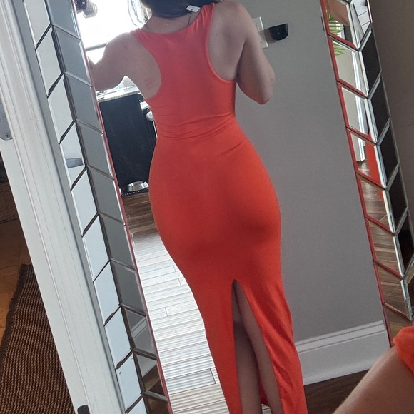 Elegant Orange Sleeveless Dress - Picture 3 of 3